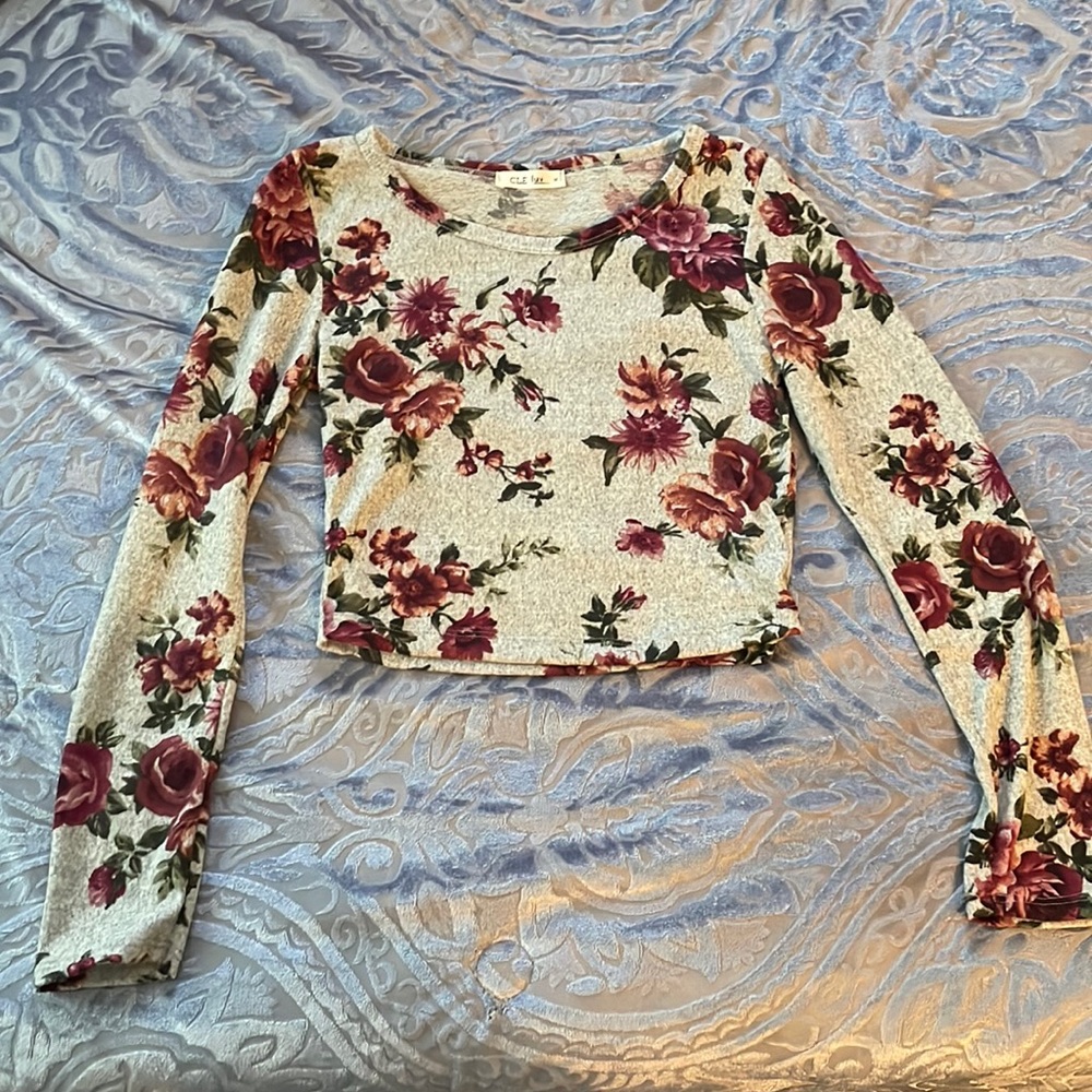 Gray crop top with maroon roses print very soft sweater